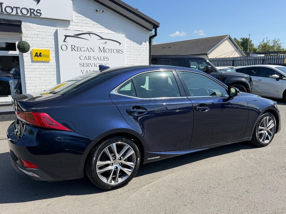 2018 Lexus IS 300h