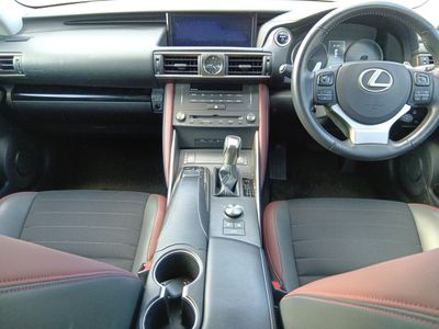 2019 Lexus IS 300h