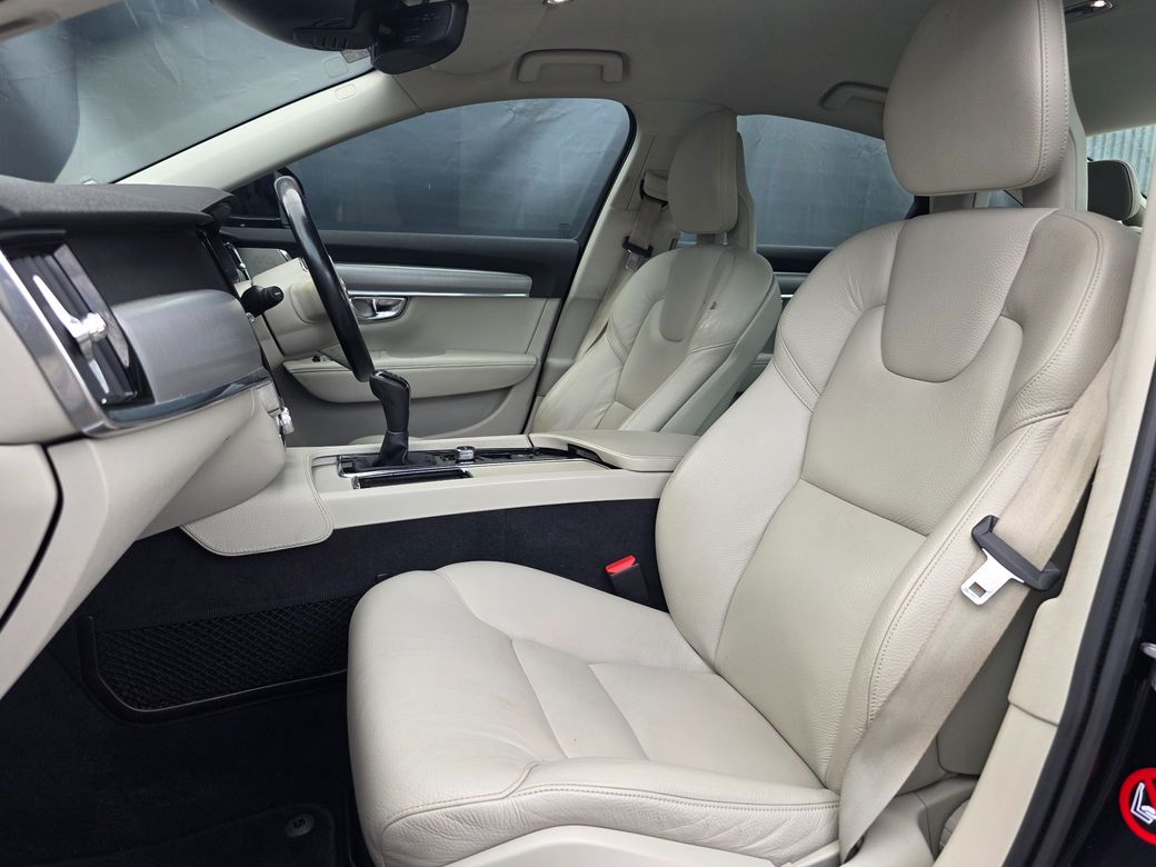2017 Volvo S90