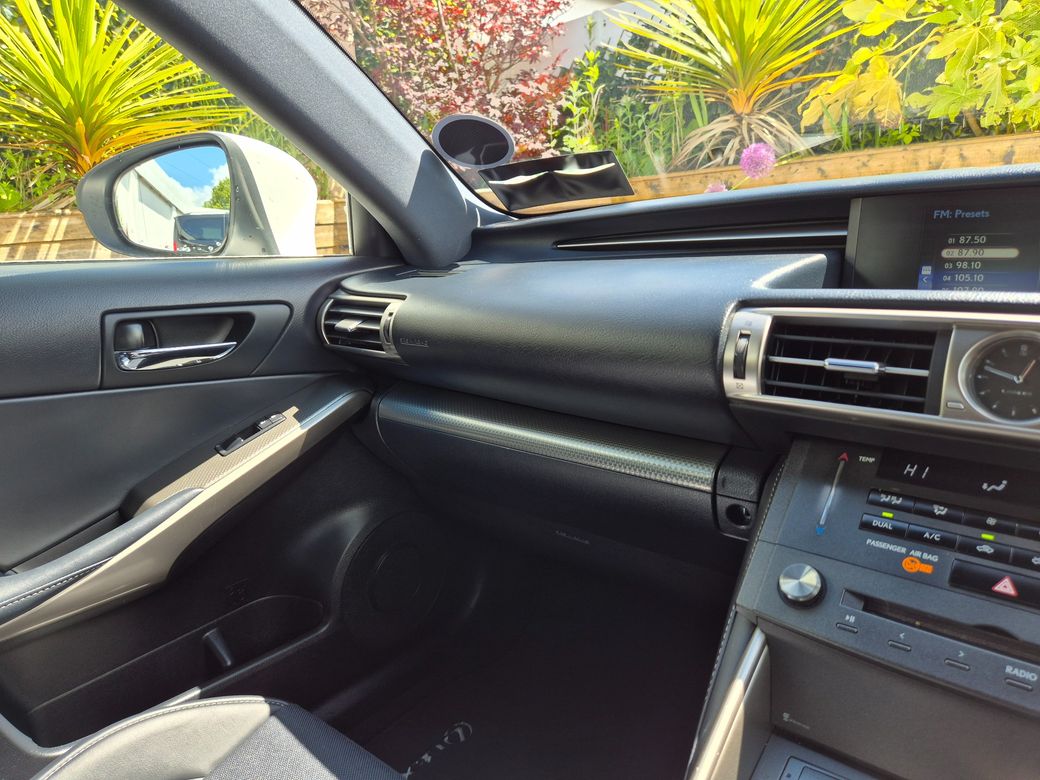 2015 Lexus IS 300h