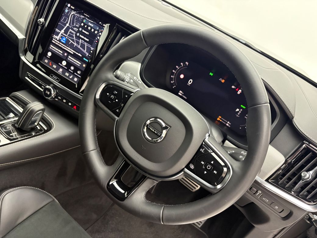 2022 Volvo S90