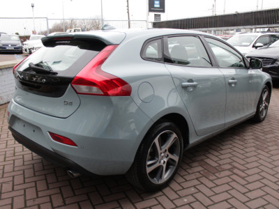 2018 Volvo V40