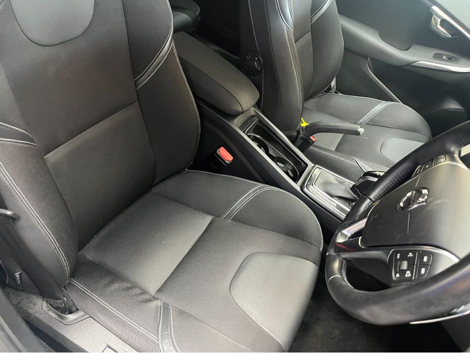 2017 Volvo V40