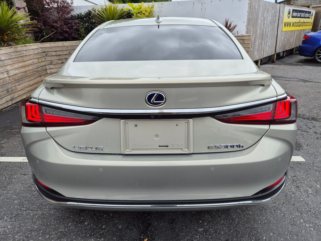 2021 Lexus ES 300h