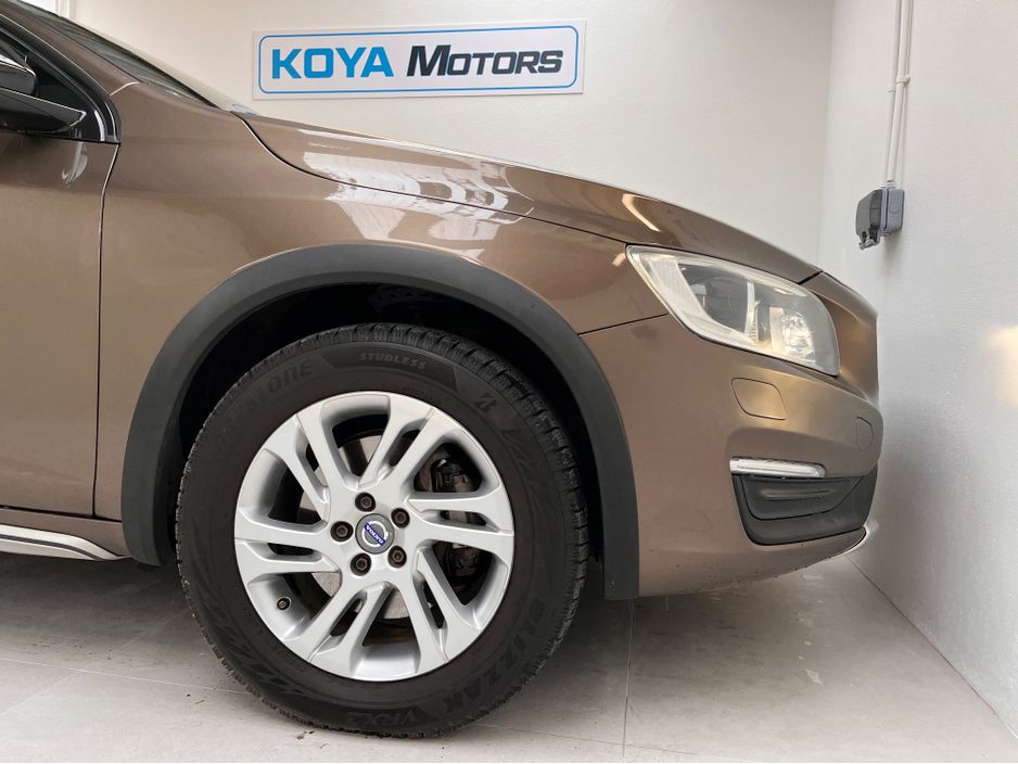 2016 Volvo V60 Cross Country