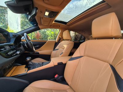 2022 Lexus ES 300h