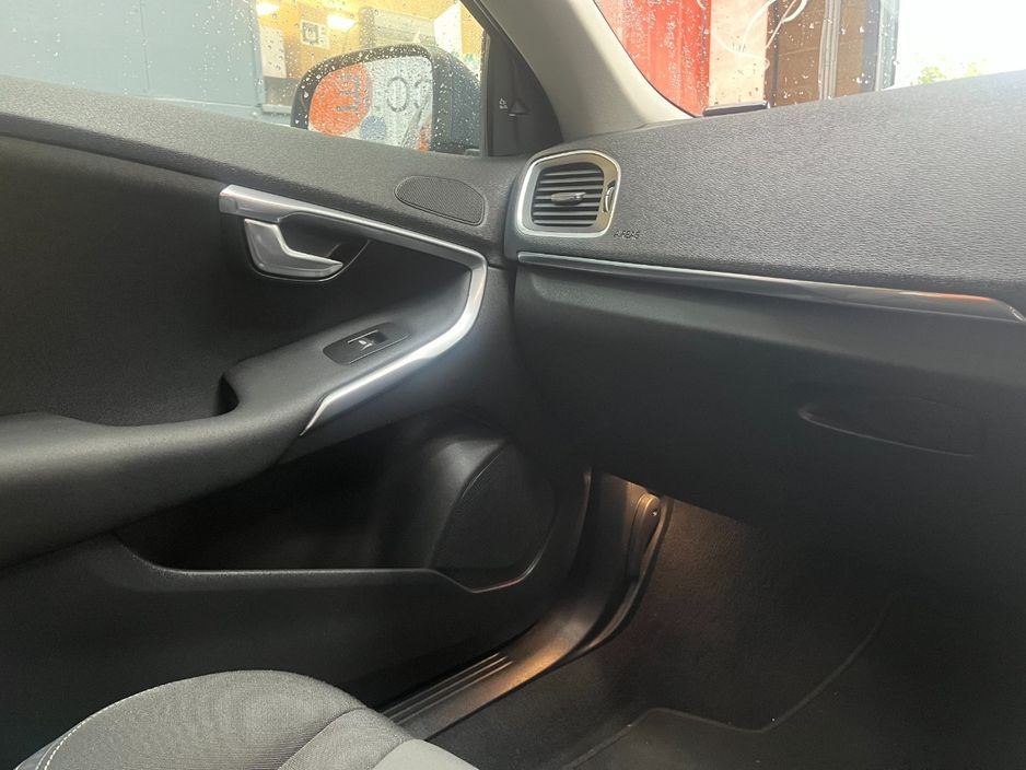 2018 Volvo V40