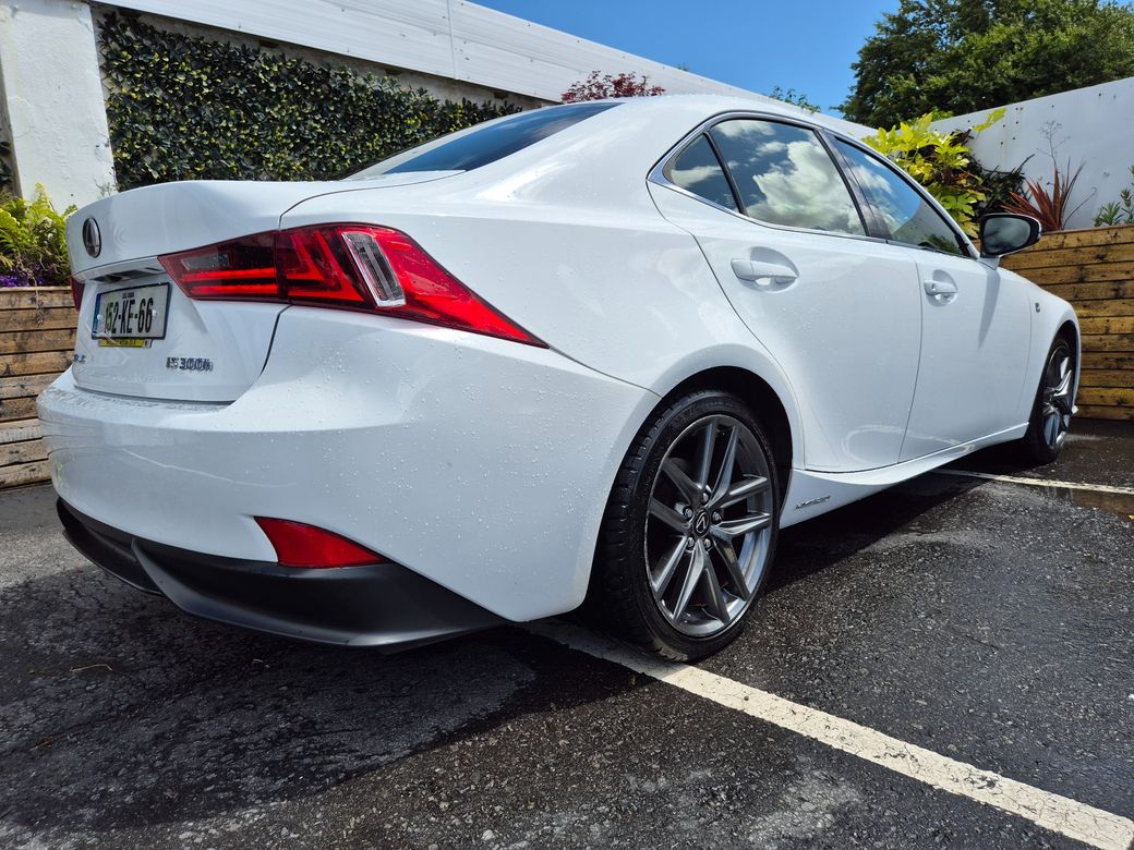 2015 Lexus IS 300h