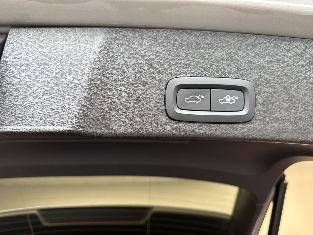 2023 Volvo XC40