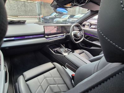 2025 BMW i5