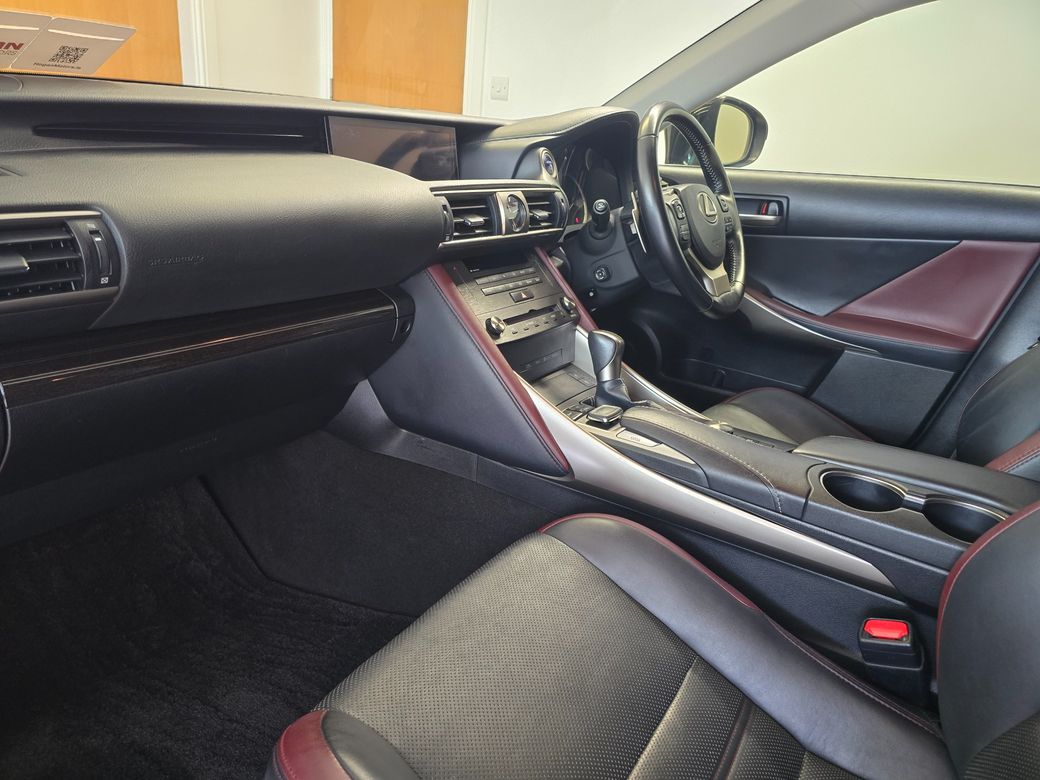 2019 Lexus IS 300h