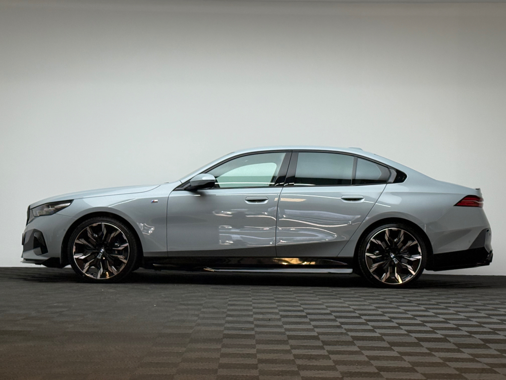 2024 BMW i5
