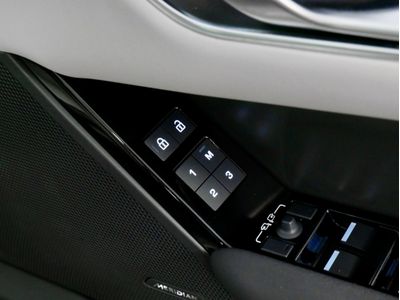 2025 Land Rover Range Rover Velar