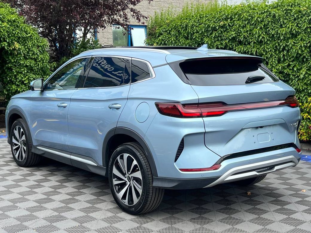 2025 BYD Seal U