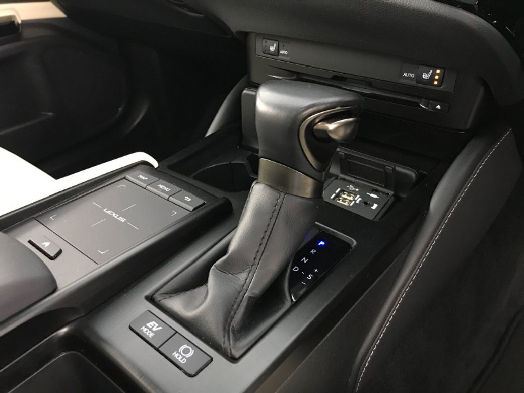2022 Lexus ES 300h
