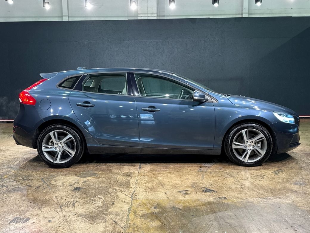 2017 Volvo V40