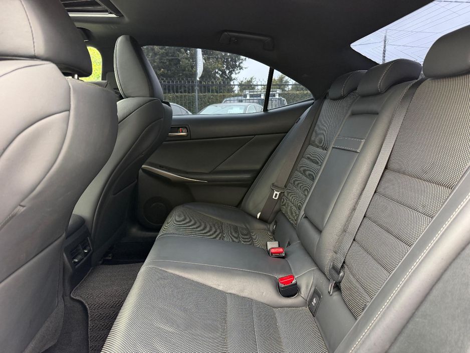 2018 Lexus IS 300h