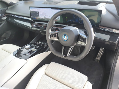 2025 BMW 530