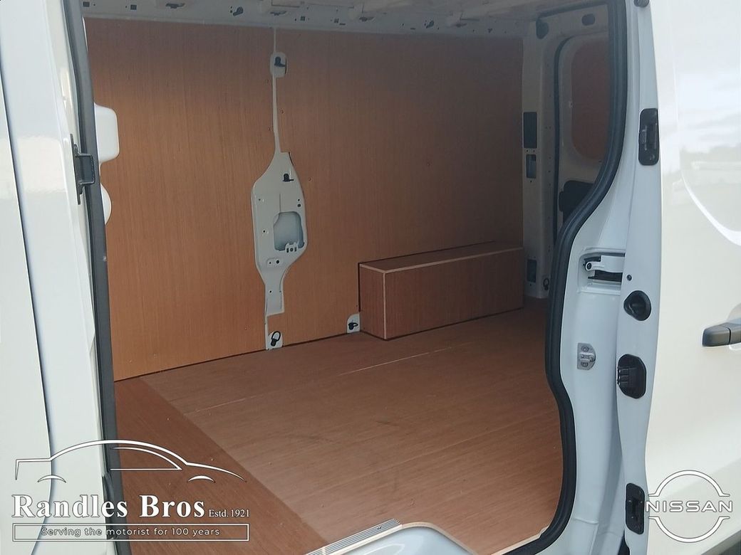 2025 Nissan Primastar