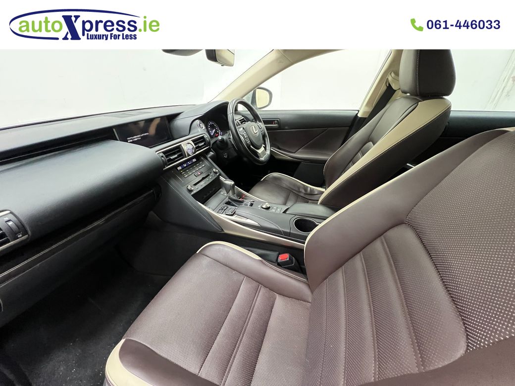 2019 Lexus IS 300h