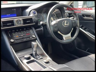 2018 Lexus IS 300h