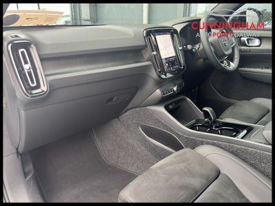 2022 Volvo XC40
