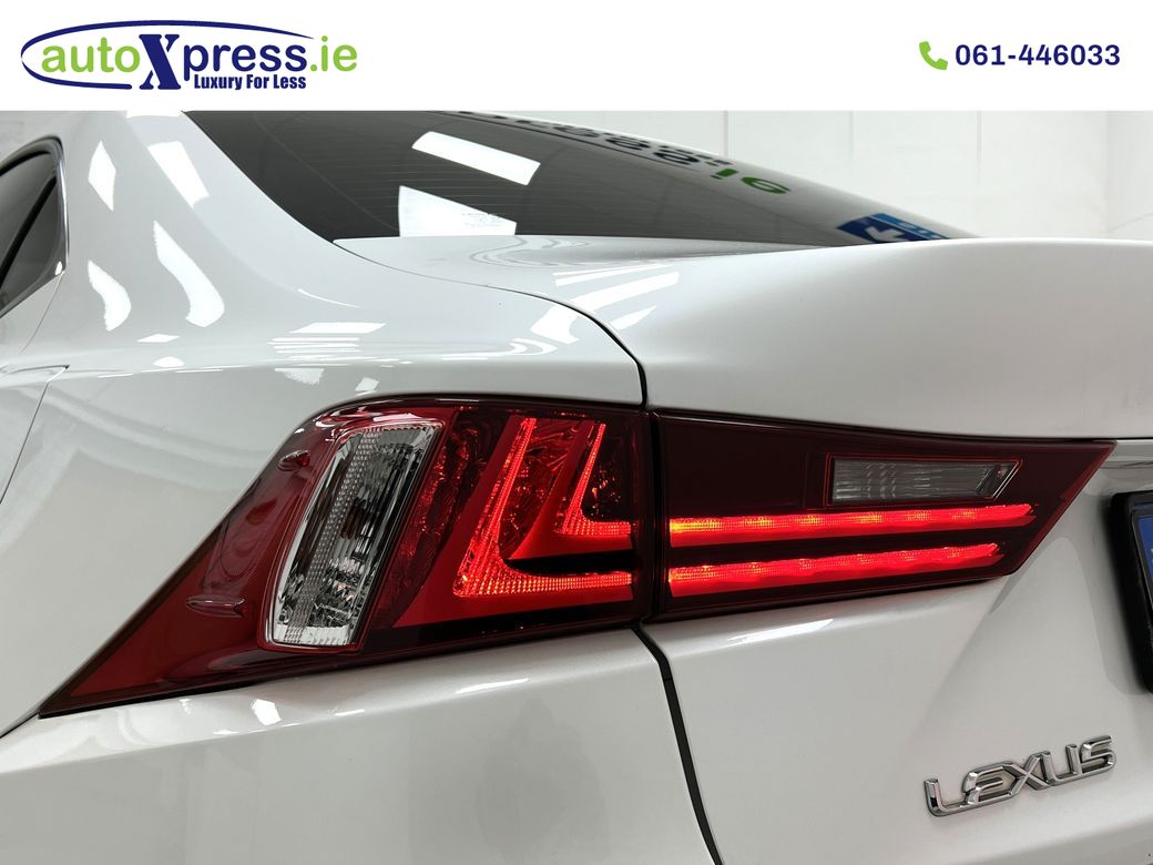 2015 Lexus IS 300h