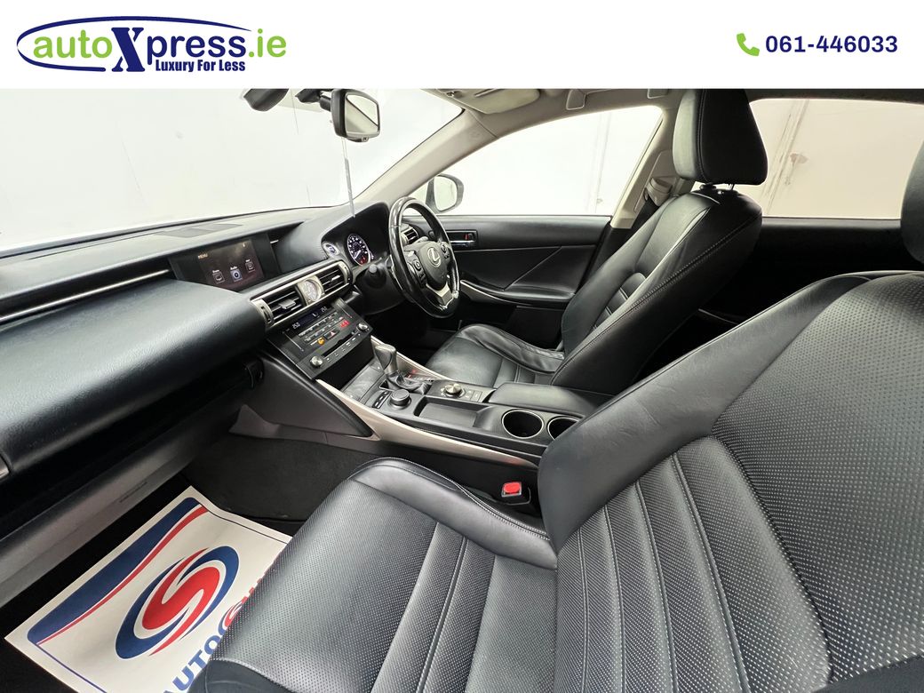 2015 Lexus IS 300h