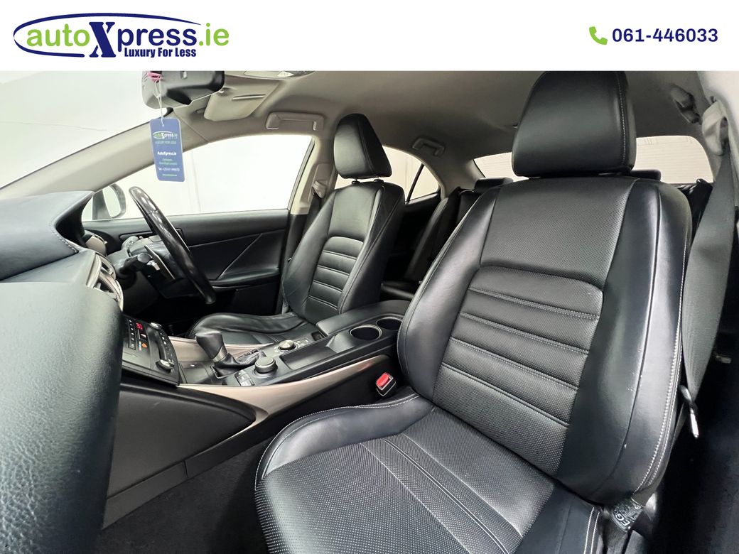 2015 Lexus IS 300h