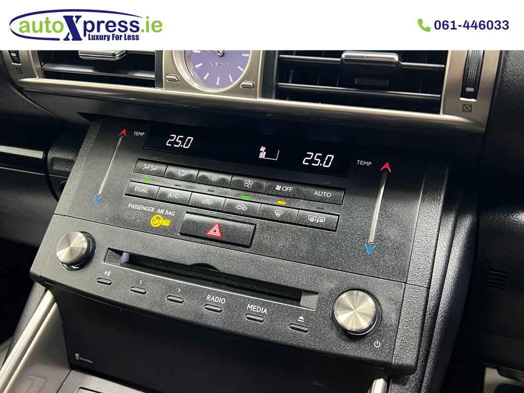 2015 Lexus IS 300h