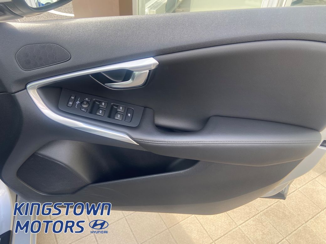 2016 Volvo V40