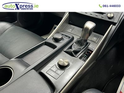 2015 Lexus IS 300h