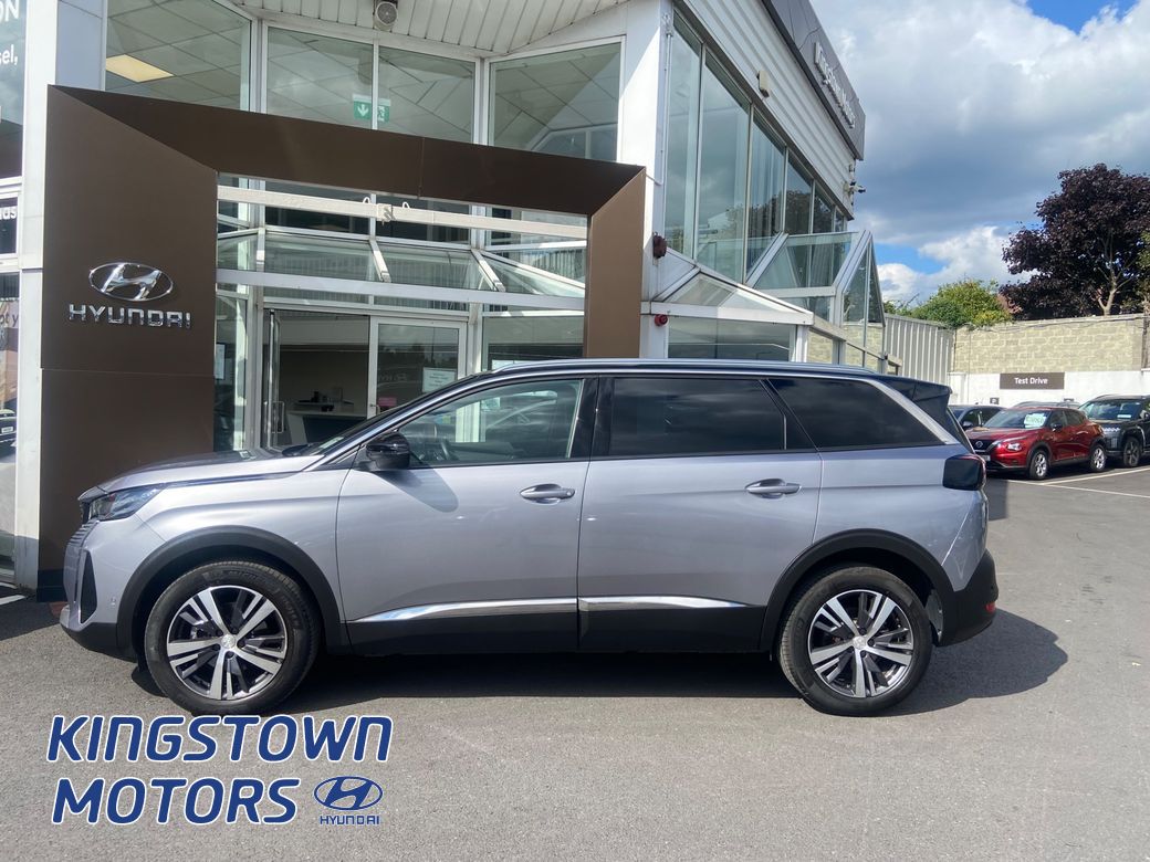 2023 Peugeot 5008