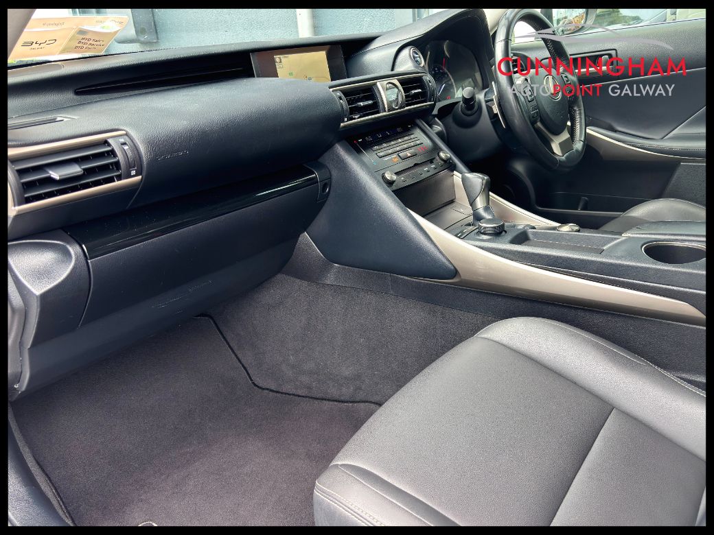 2018 Lexus IS 300h