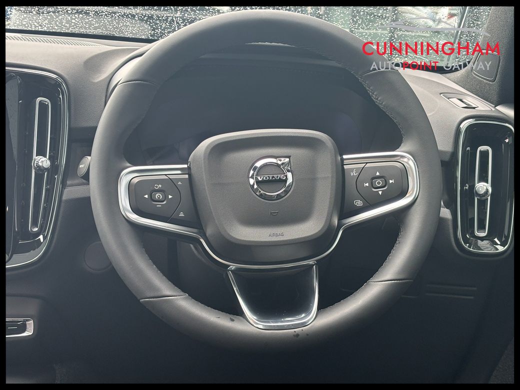 2022 Volvo XC40