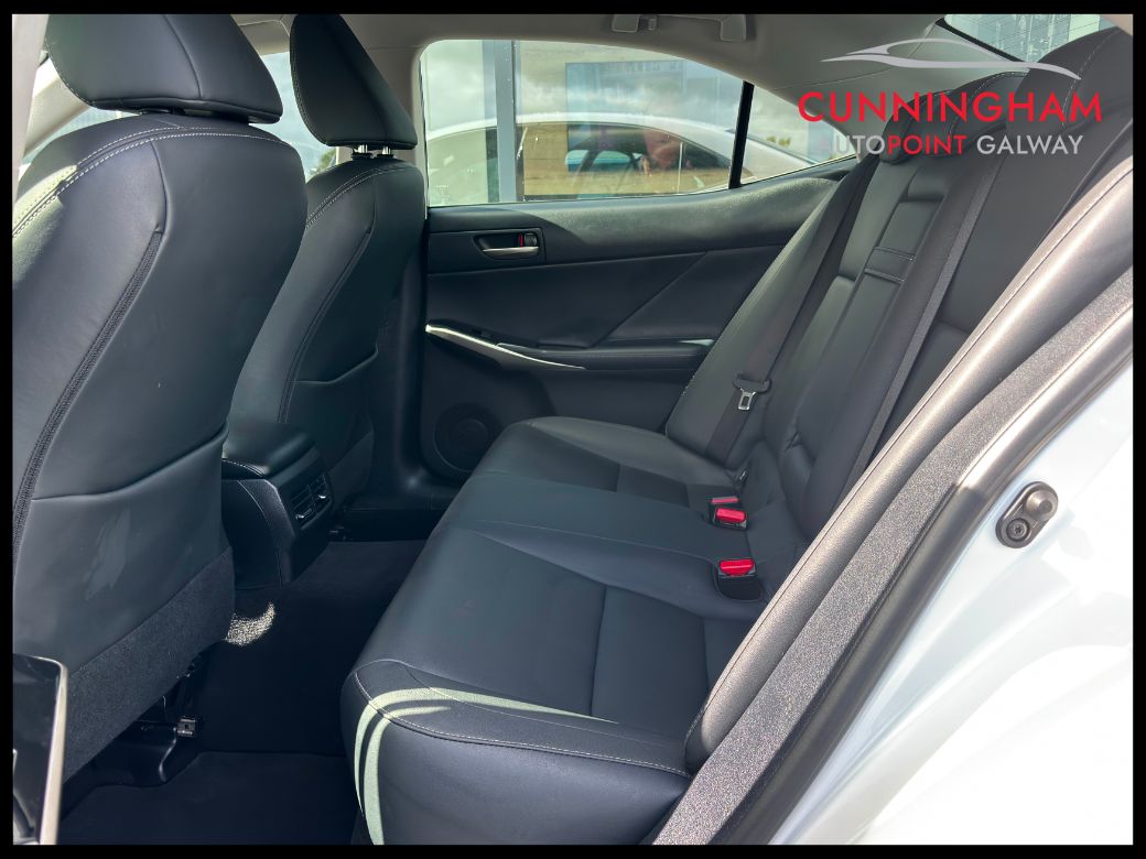 2018 Lexus IS 300h