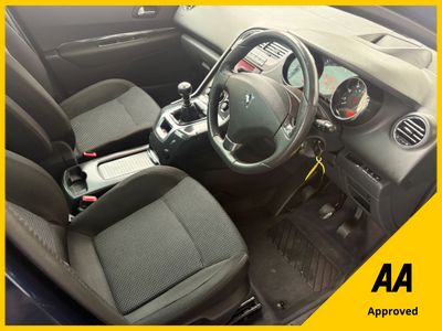 2011 Peugeot 5008