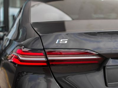2025 BMW i5