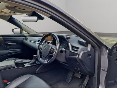 2021 Lexus ES 300h