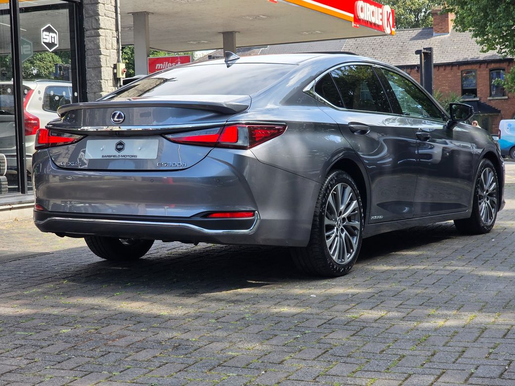 2021 Lexus ES 300h