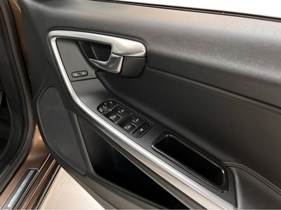 2016 Volvo V60 Cross Country