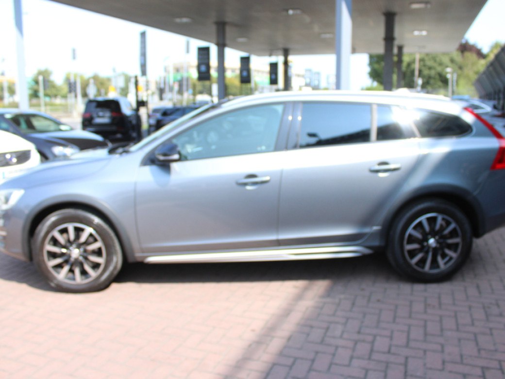 2016 Volvo V60 Cross Country
