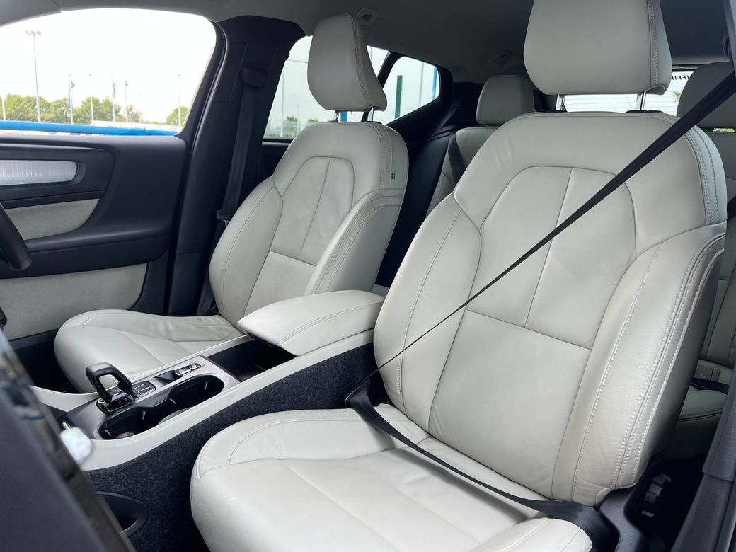 2022 Volvo XC40