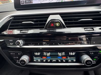 2023 BMW 520