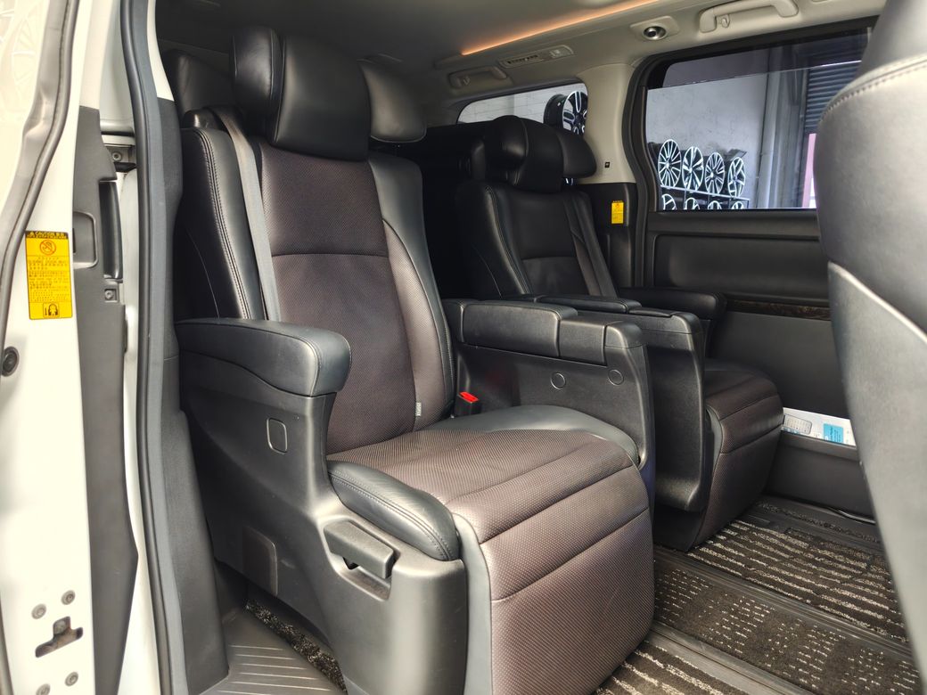2014 Toyota Vellfire