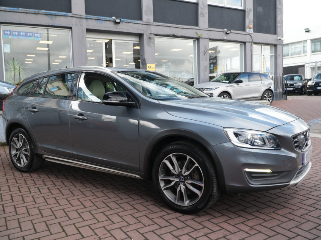 2018 Volvo V60 Cross Country
