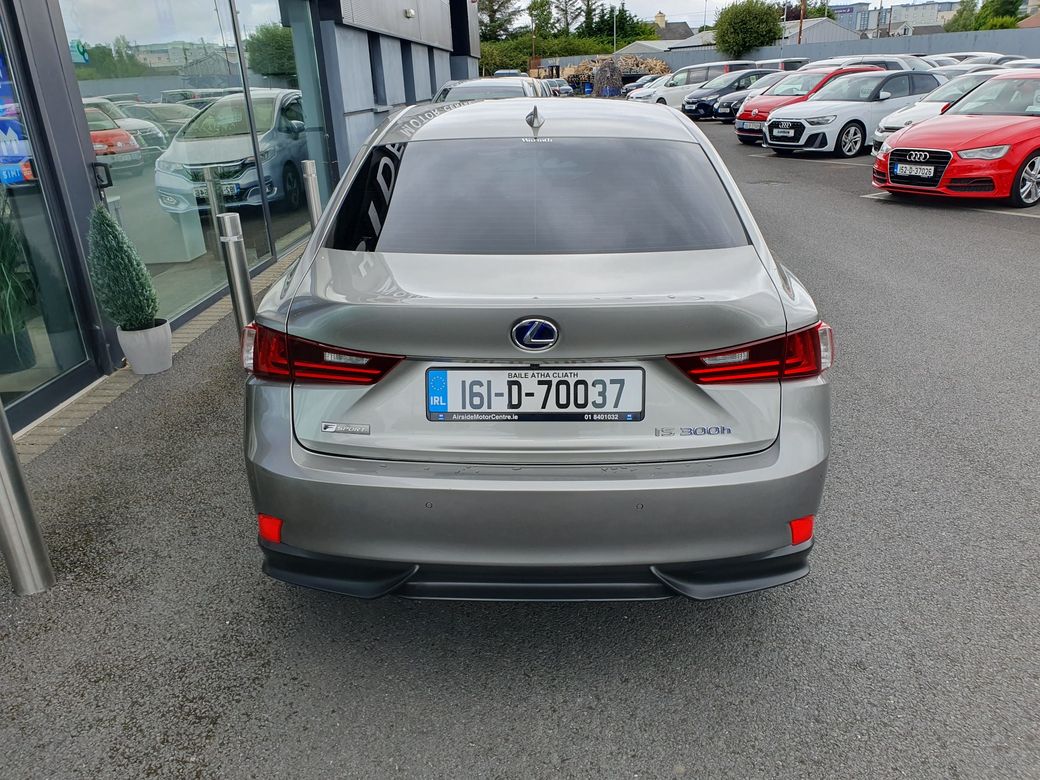 2016 Lexus IS 300h