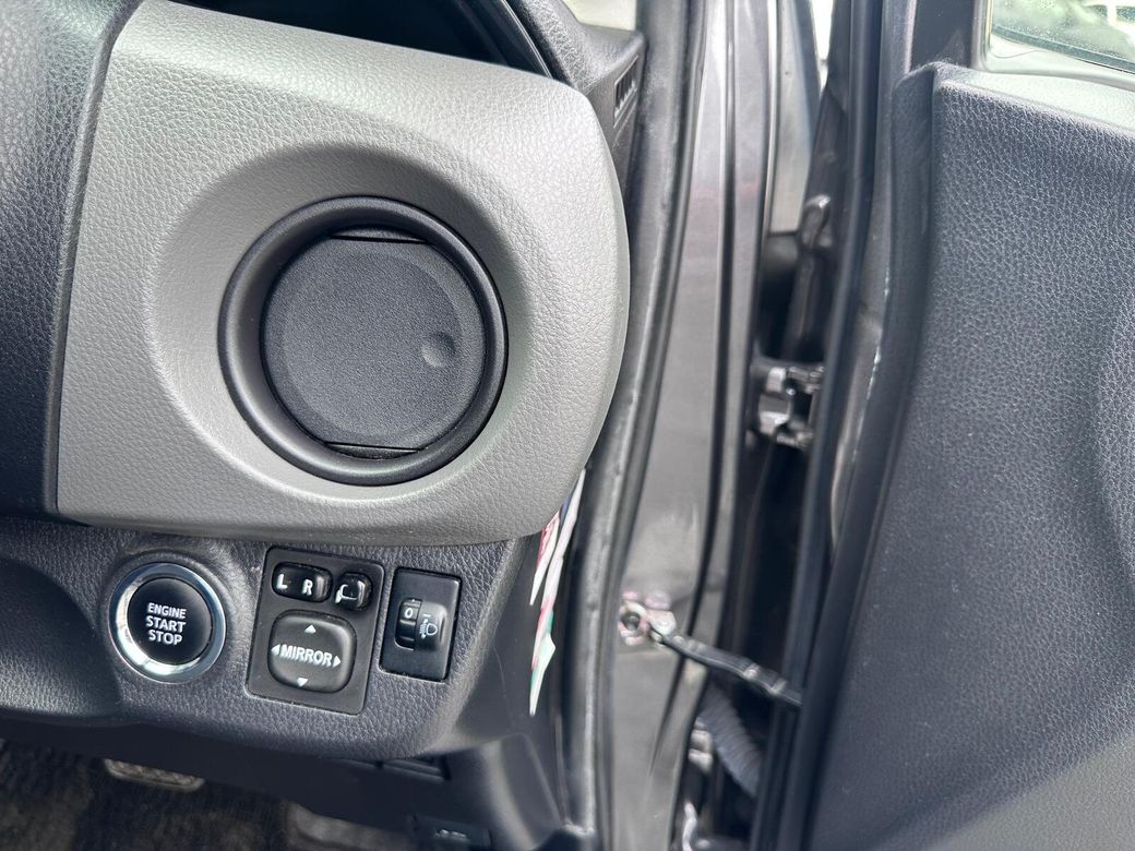 2015 Toyota Vitz