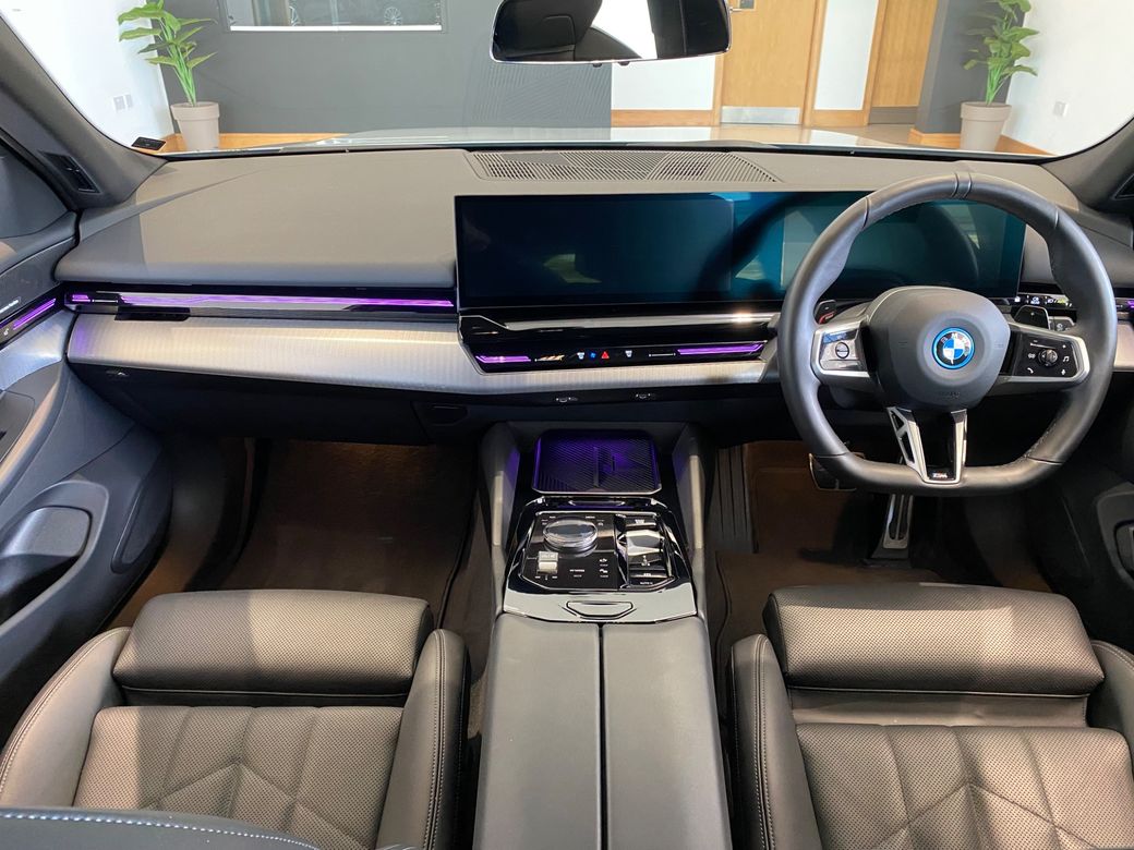 2024 BMW 530