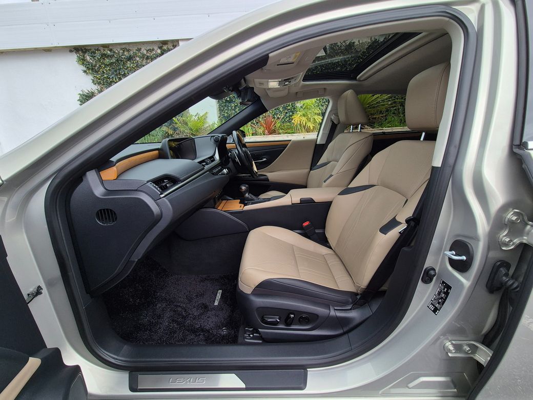 2021 Lexus ES 300h